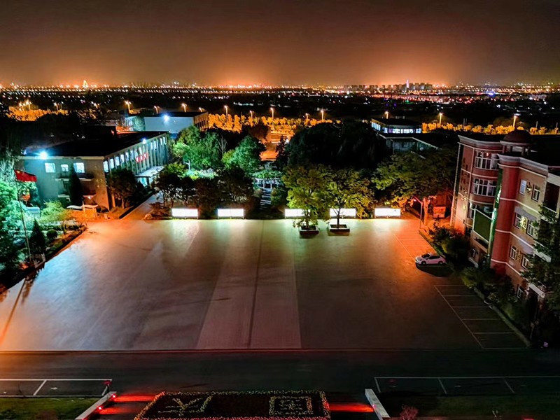 夜景下的生态工程学校
